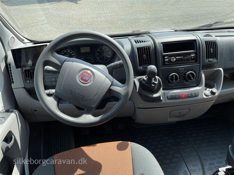 Knaus Sport 700 TI